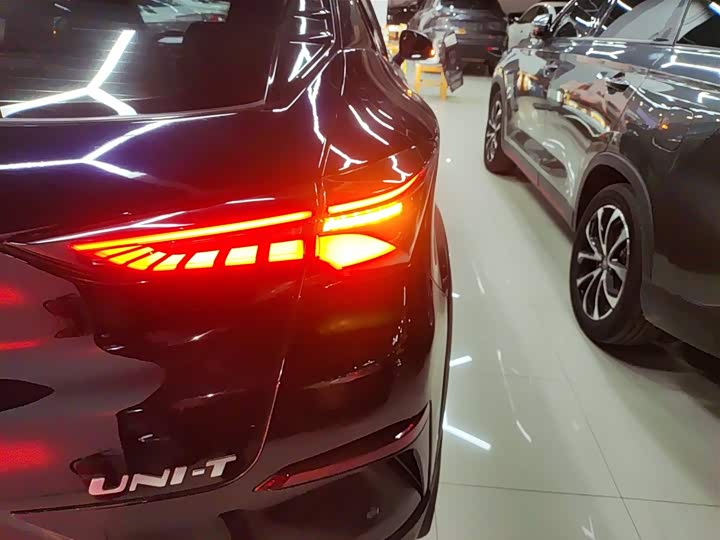 Фото 8 - Changan UNI-T