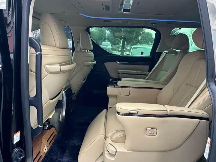 Фото 5 - Toyota Vellfire