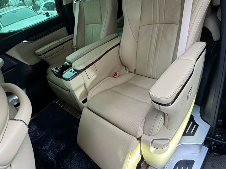 Фото 6 - Toyota Vellfire