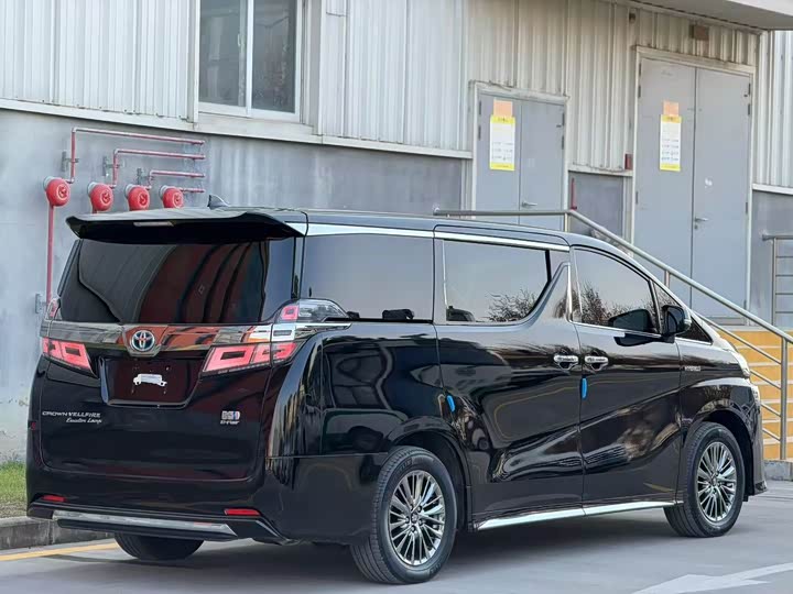 Фото 9 - Toyota Vellfire