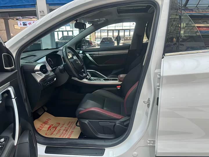 Фото 7 - Geely Coolray