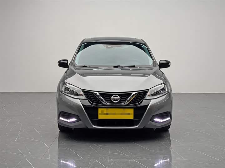 Фото 2 - Nissan Tiida