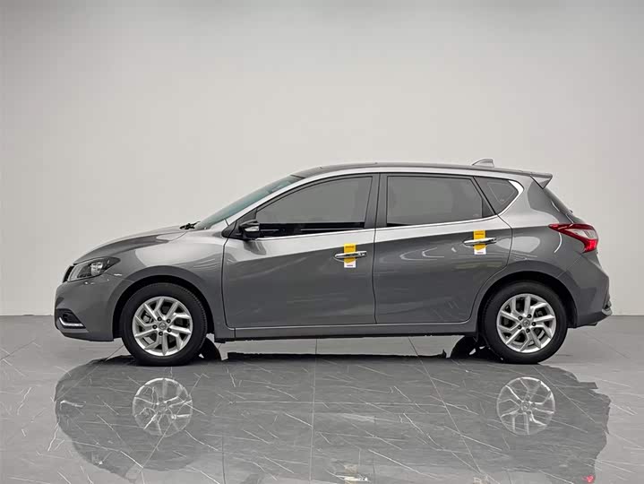 Фото 3 - Nissan Tiida