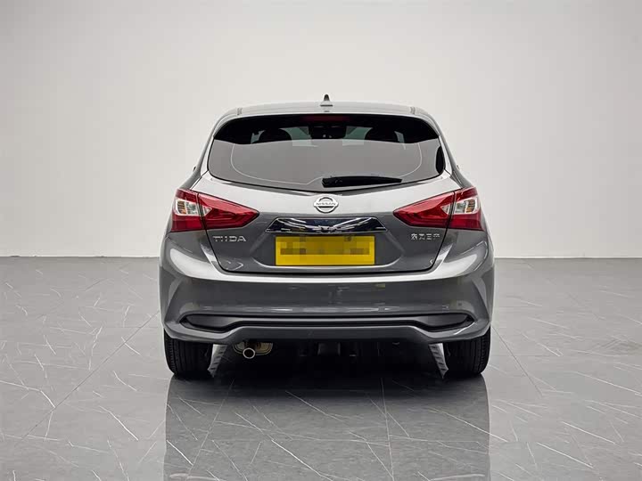 Фото 5 - Nissan Tiida