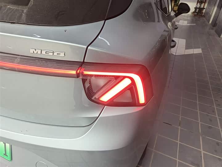 Фото 8 - MG Motor 4 EV