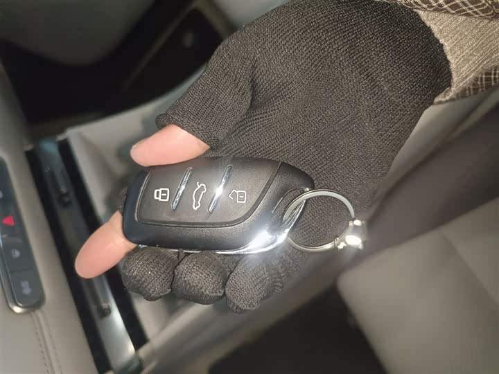 Фото 9 - MG Motor 4 EV