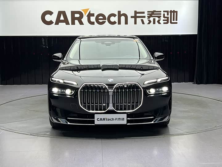 Фото 2 - BMW 7 Series