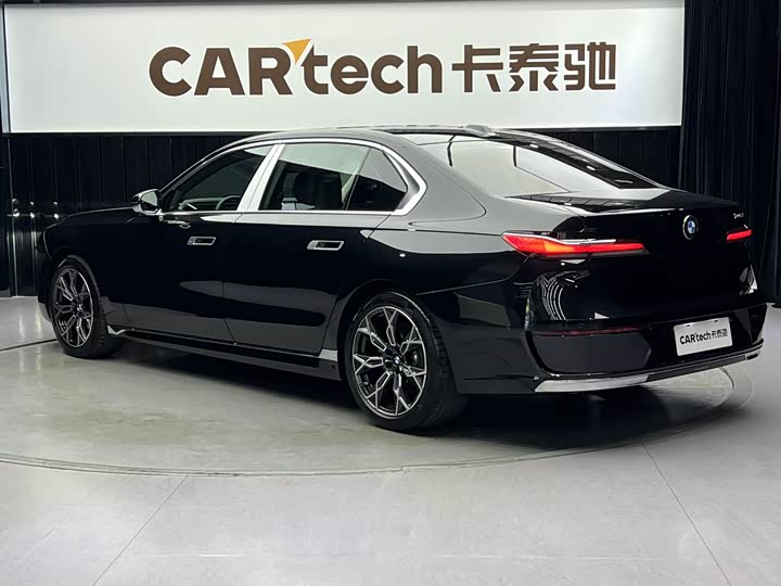 Фото 3 - BMW 7 Series