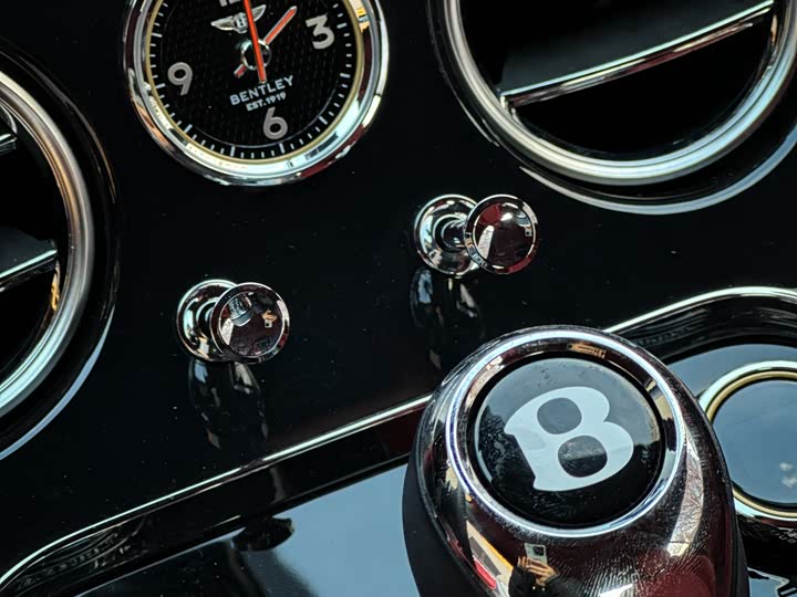 Фото 8 - Bentley Continental GT