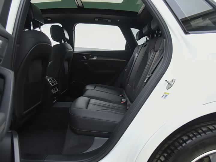 Фото 7 - Audi Q5L