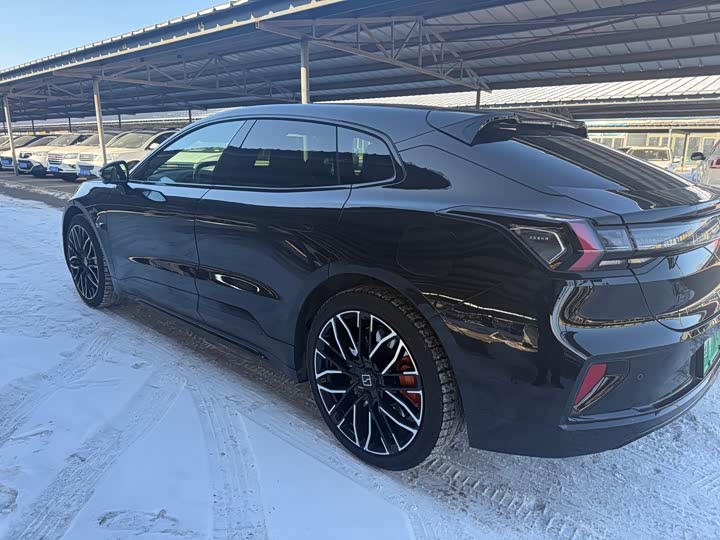 Фото 6 - Zeekr 001