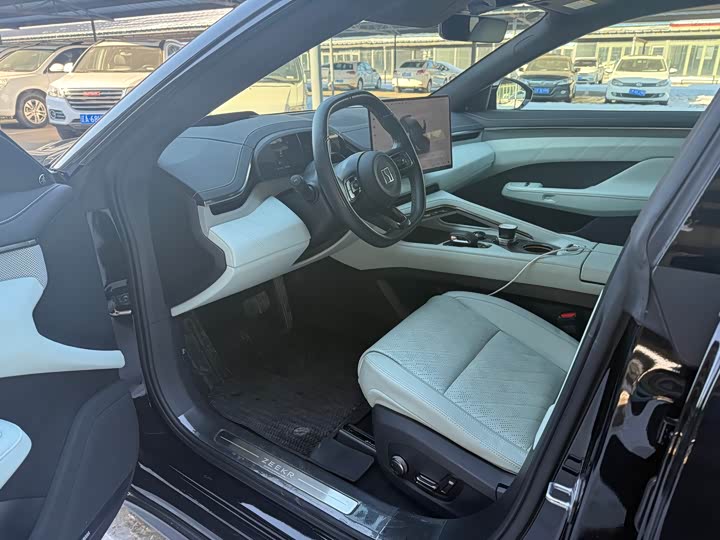 Фото 7 - Zeekr 001