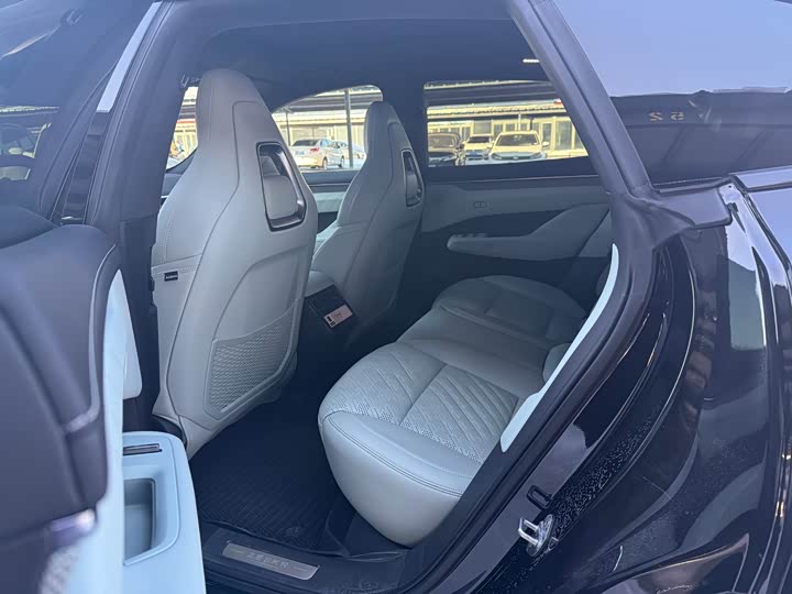 Фото 8 - Zeekr 001