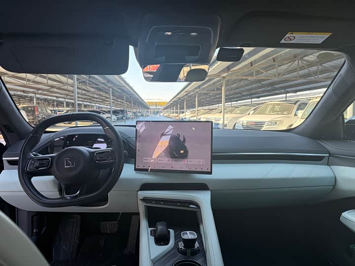 Фото 9 - Zeekr 001