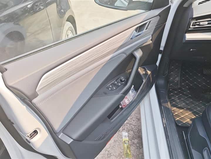 Фото 7 - Volkswagen Sagitar L