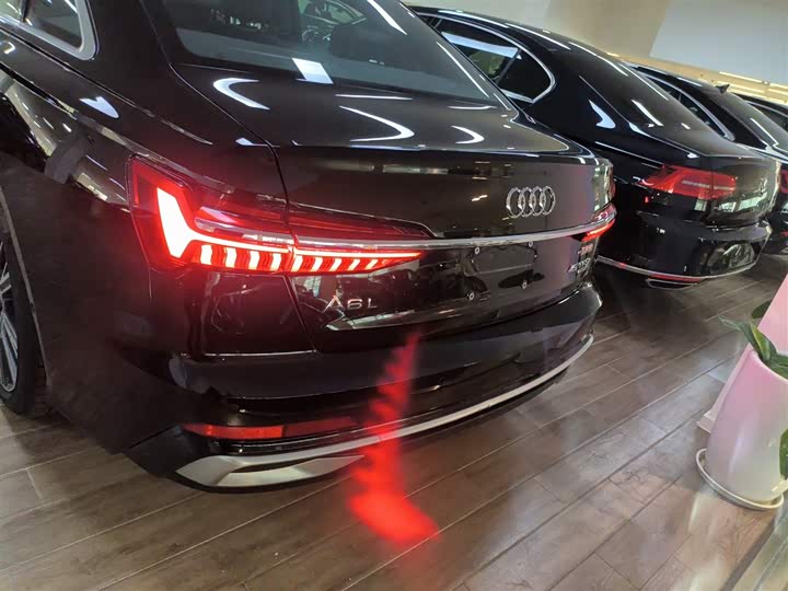 Фото 5 - Audi A6L