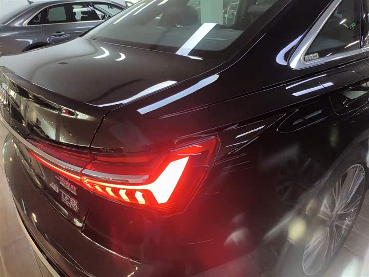 Фото 7 - Audi A6L