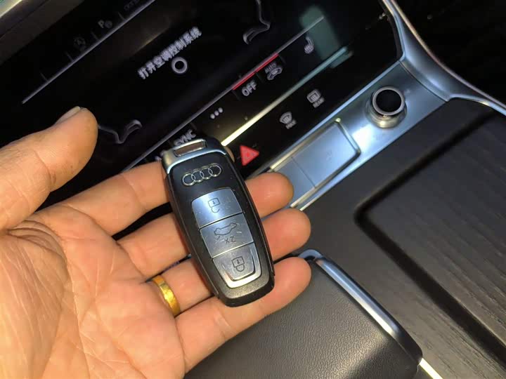 Фото 8 - Audi A6L