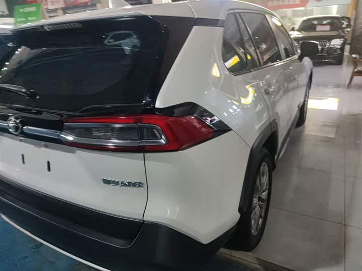 Фото 8 - Toyota Wildlander