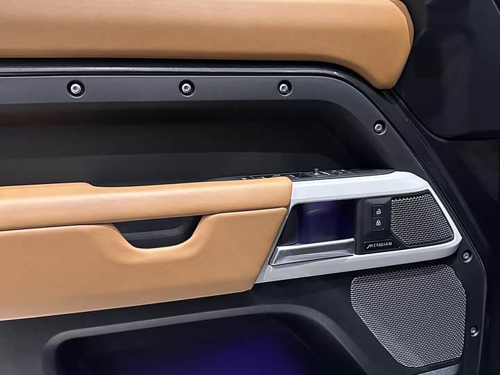 Фото 9 - Land Rover Defender