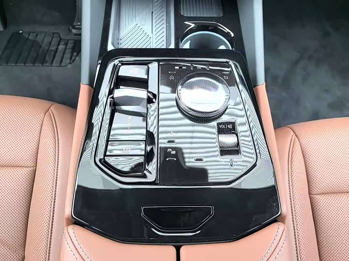 Фото 5 - BMW 5 Series