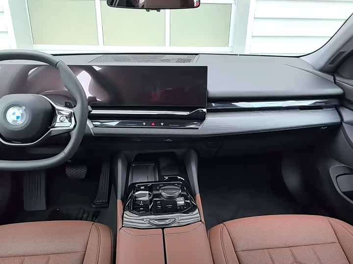 Фото 8 - BMW 5 Series