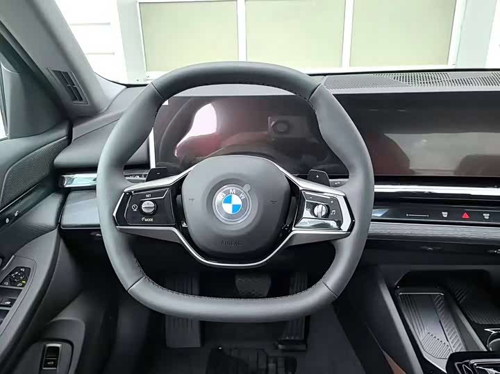 Фото 9 - BMW 5 Series