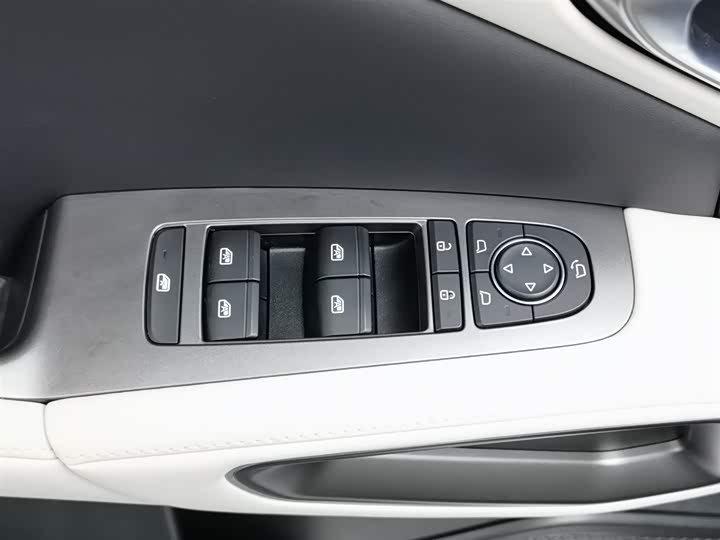 Фото 9 - BYD Yuan Up