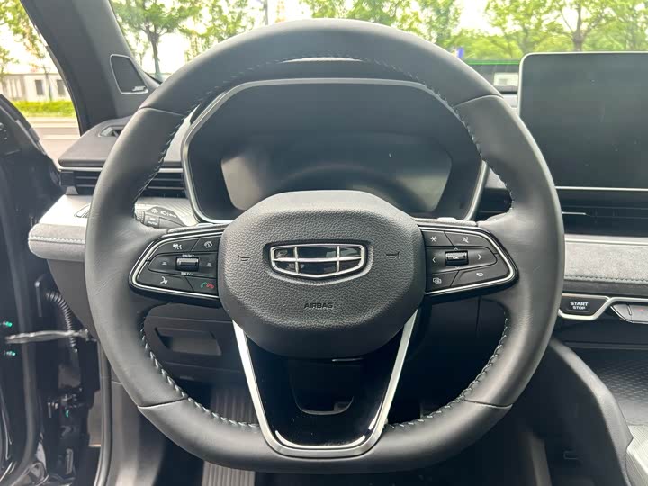 Фото 4 - Geely Preface