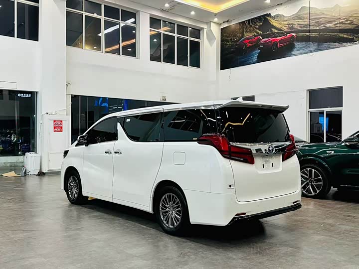 Фото 4 - Toyota Alphard