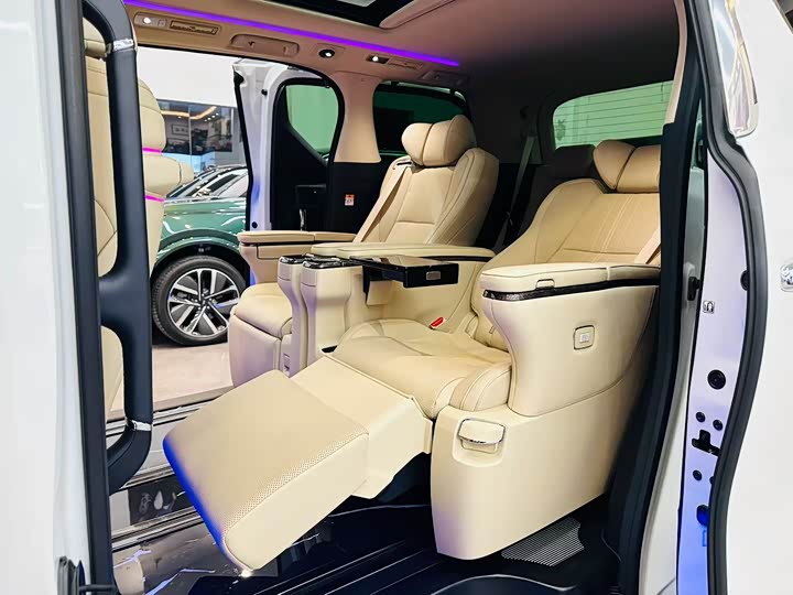 Фото 7 - Toyota Alphard