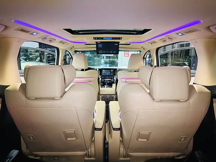 Фото 8 - Toyota Alphard