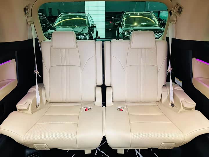 Фото 9 - Toyota Alphard