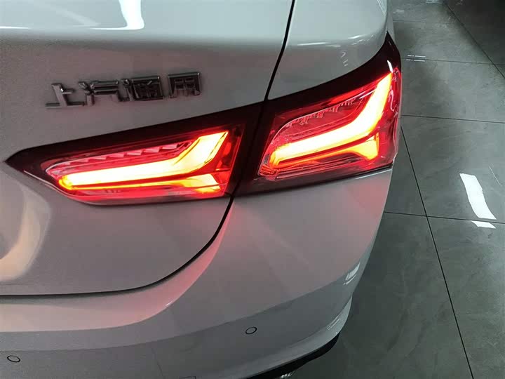 Фото 8 - Chevrolet Malibu XL