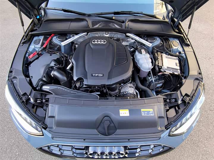 Фото 6 - Audi A4L