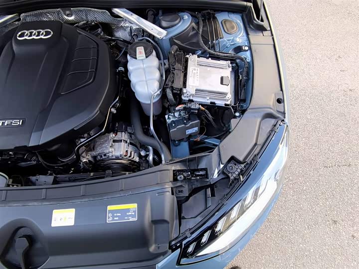 Фото 8 - Audi A4L