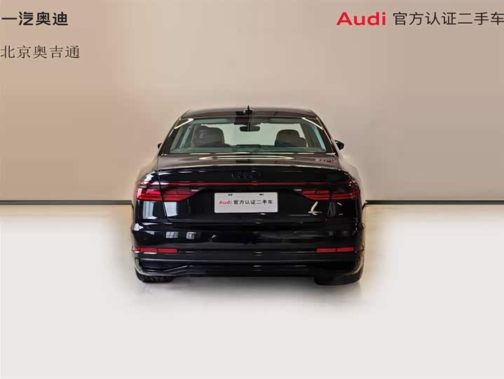 Фото 2 - Audi A8