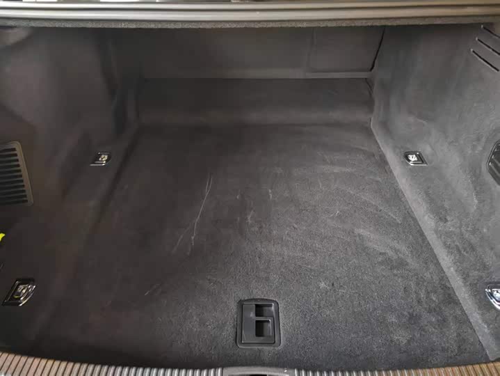 Фото 7 - Audi A8