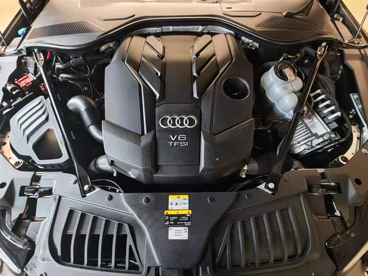 Фото 8 - Audi A8