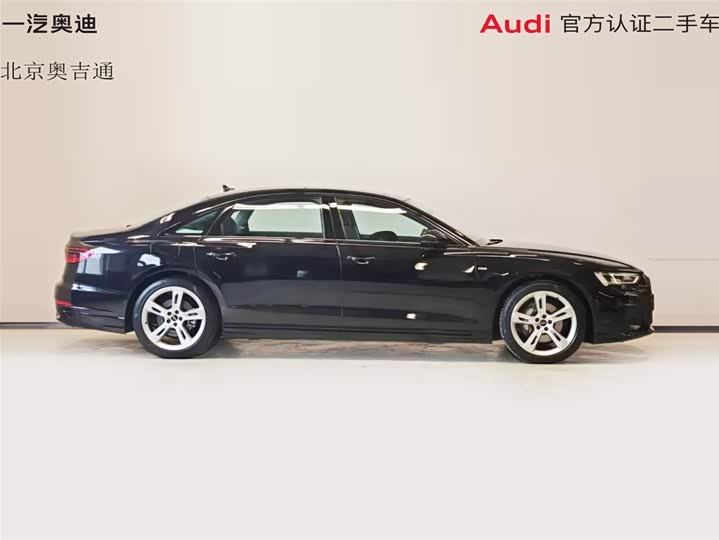Фото 9 - Audi A8