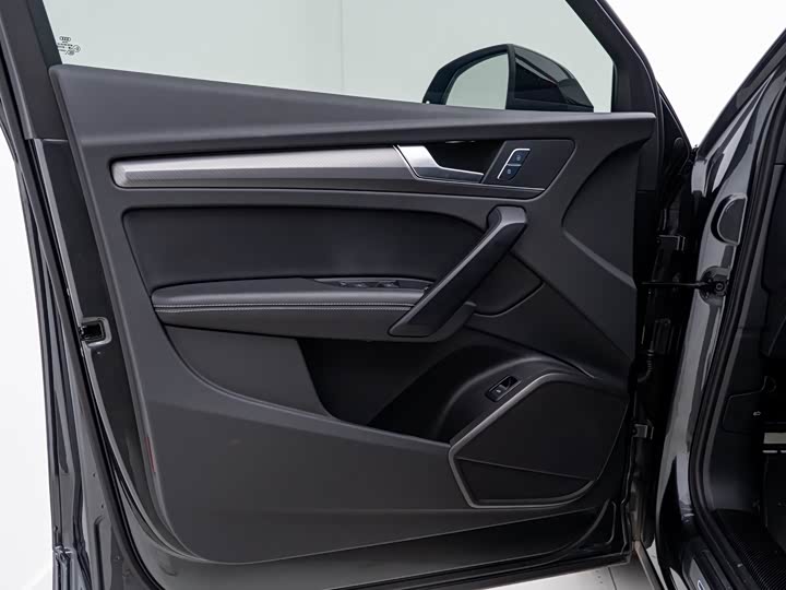 Фото 9 - Audi Q5L