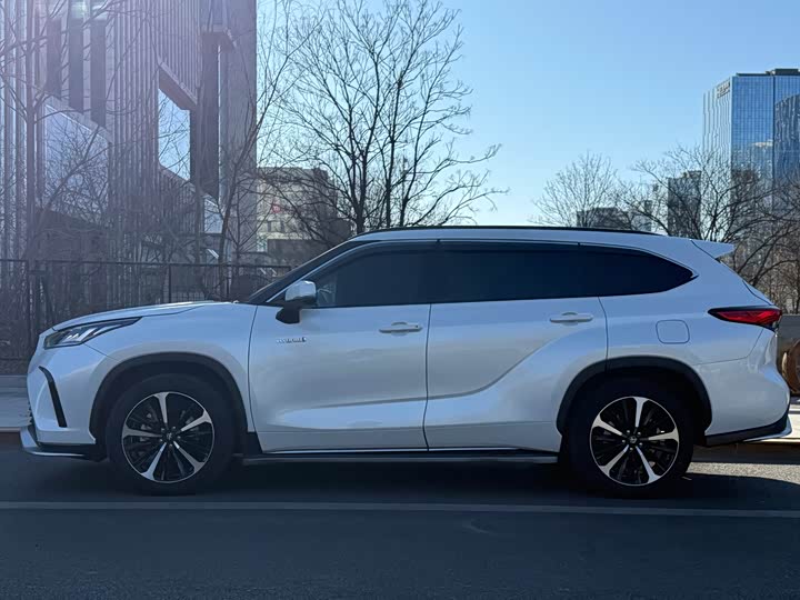 Фото 2 - Toyota Crown Kluger