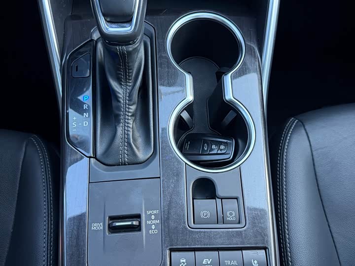 Фото 7 - Toyota Crown Kluger