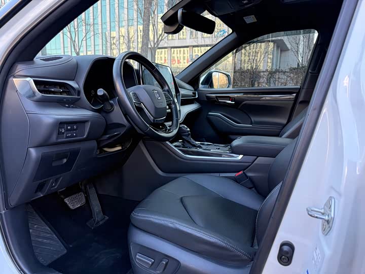 Фото 8 - Toyota Crown Kluger