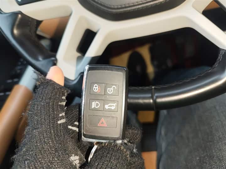 Фото 9 - Land Rover Defender