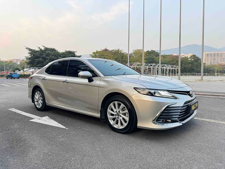 Фото 3 - Toyota Camry