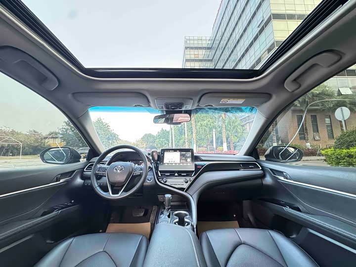 Фото 9 - Toyota Camry