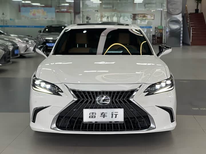 Фото 3 - Lexus ES