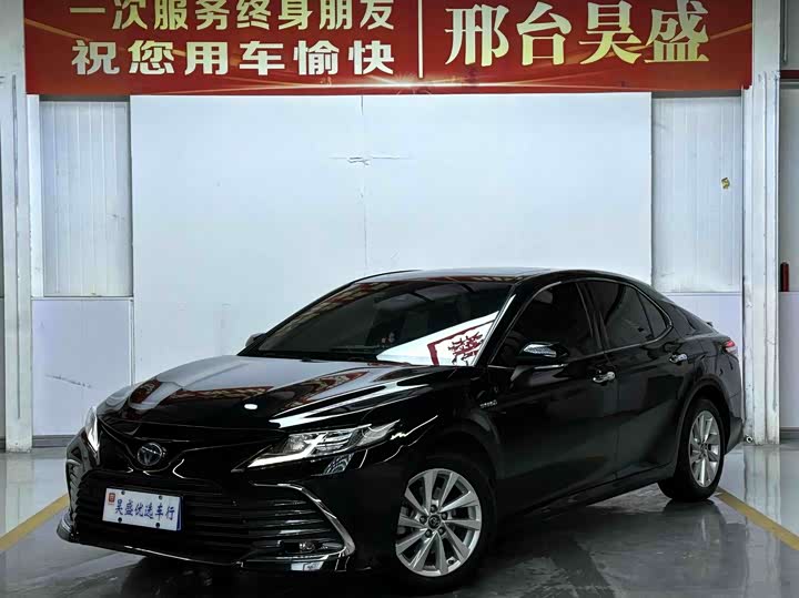 Фото 1 - Toyota Camry