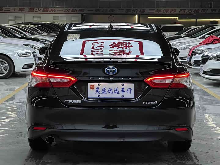 Фото 3 - Toyota Camry